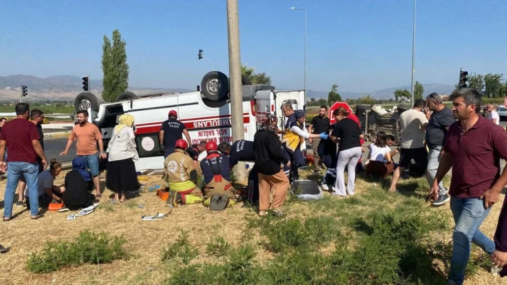 ambulans ile otomobil carpisti 2si agir 7 yarali