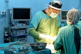 Tüp Mide Ameliyatı Soruşturması: Hekimlikten Men Edilen Doktorun Üç Ölümle İlişkilendirildiği İddia Edildi 12 estetik-operasyon-sonrasi-goguslerini-kaybetti-ameliyati-yapan-dis-hekimi-cikti