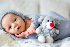 Hatice Çiçek'in bebeği hakkındaki iddiaları ve hastane koridoru temsili görseli.